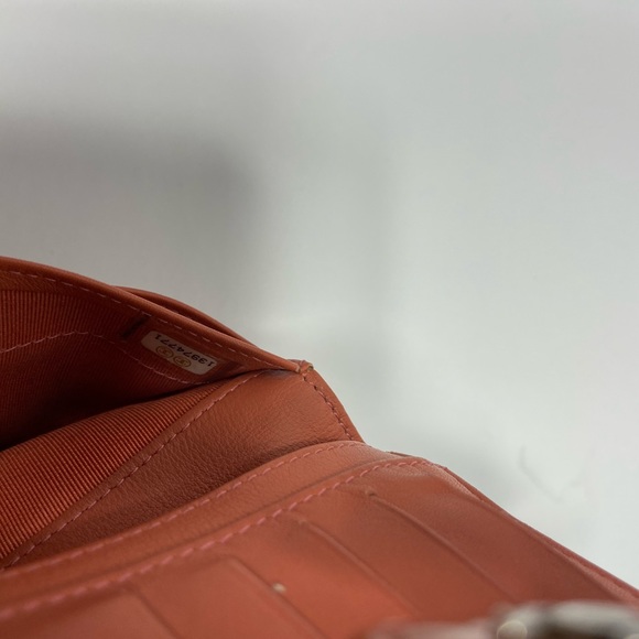 Chanel Patent Wallet pre loved in salmon color with silver cc logo, with box. - Picture 10 of 11